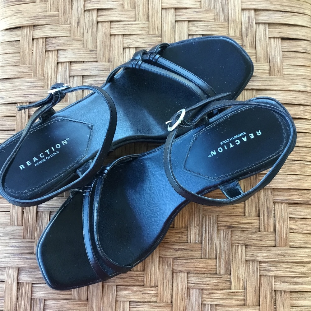Black leather 🖤sandals by Kenneth Cole Reaction🖤